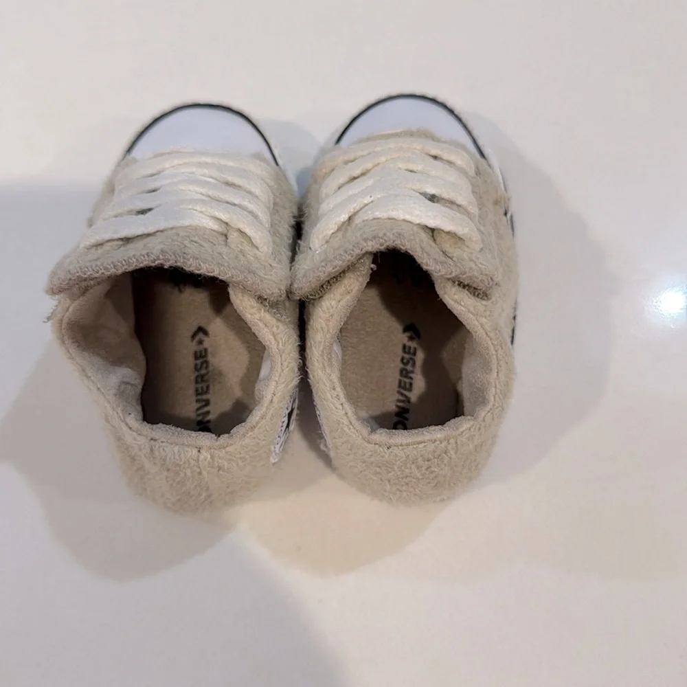 Converse Chuck Taylor All Star Cribster baby shoes with a soft, fuzzy upper